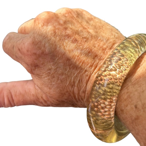 Vintage Copper Plated Reverse Indentation Lucite Bangle Statment Bracelet - Picture 3 of 5
